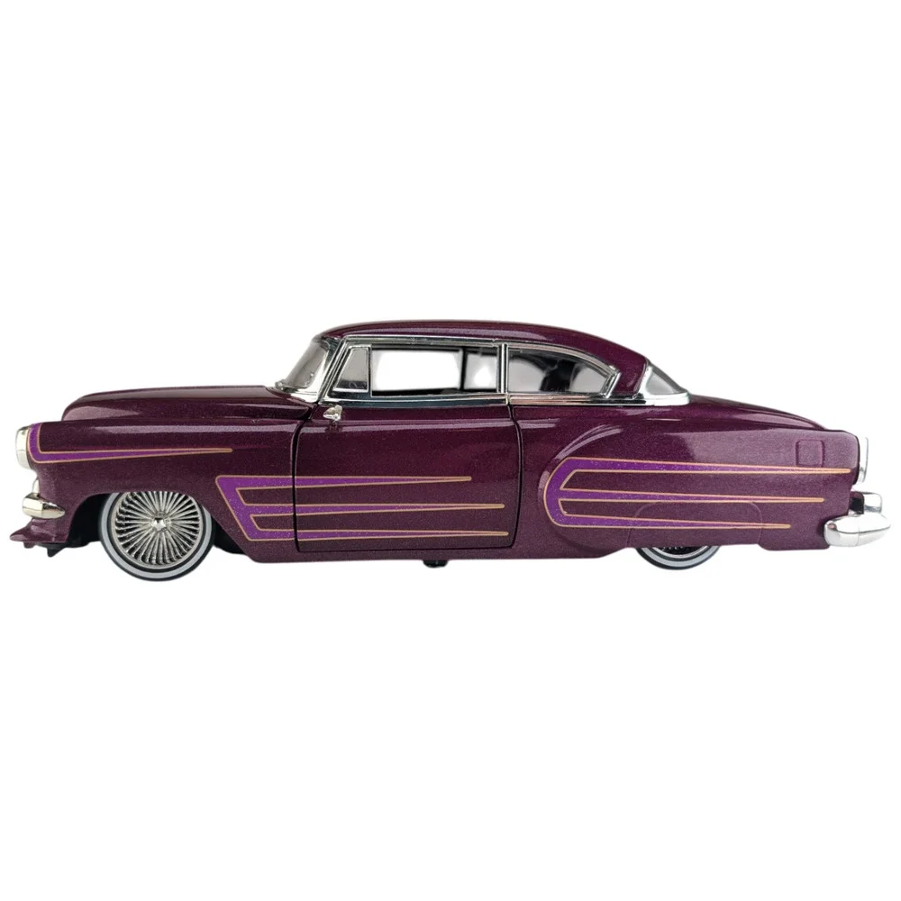 Malibu International Long Beach Lowrider Repair 1954 Chevy Bel Air 1:18 Purple